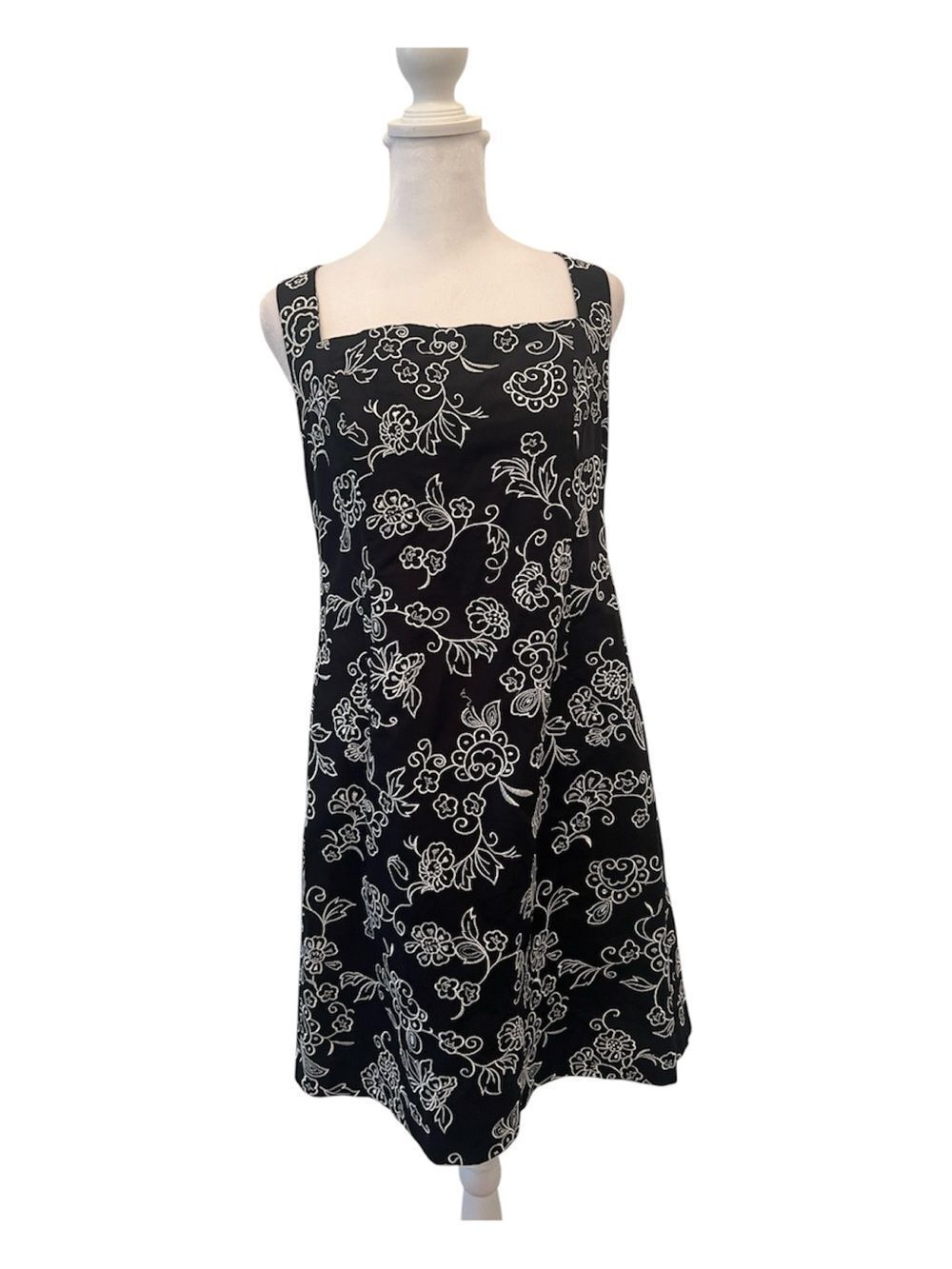 Donna Rocco sz8 black & white embroidered floral halter side zip lined dress EUC